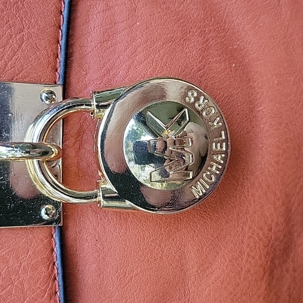 Michael Kors Bag - NWT *$10 repair needed see last 2 pics* - Picture 2 of 8